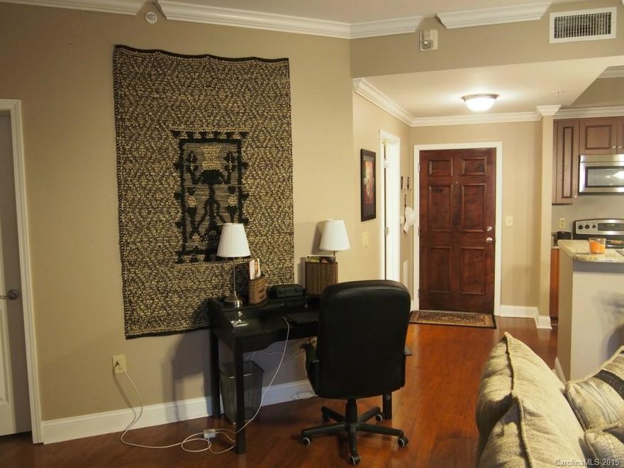 Fifth & Poplar is a resort style luxury community in the heart of Fourth Ward that offers a one acre courtyard w/pool, putting green & dog walk. Full time concierge, cyber cafe, coffee bar, media room w/pool table, large fitness center & a fireside terrace w/outdoor fireplace! FURNISHED studio with Murphy bed and large closet.