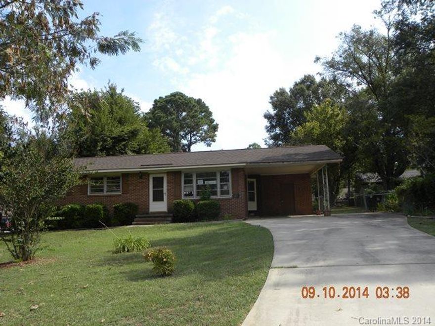 Cute brick ranch, big eat in kitchen, lots of hardwood floors. Spacious level yard. Minutes to I77, schools, shopping & restaurants!