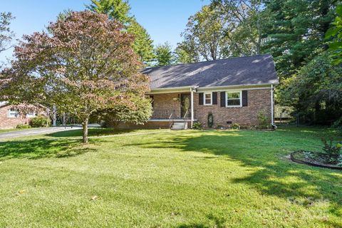 Photo of 710 Heatherwood Drive, Hendersonville, NC 28792 (MLS # 4301341)
