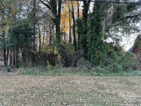 Photo of 8616 Viola Drive, Charlotte, NC 28215 (MLS # 4322115)