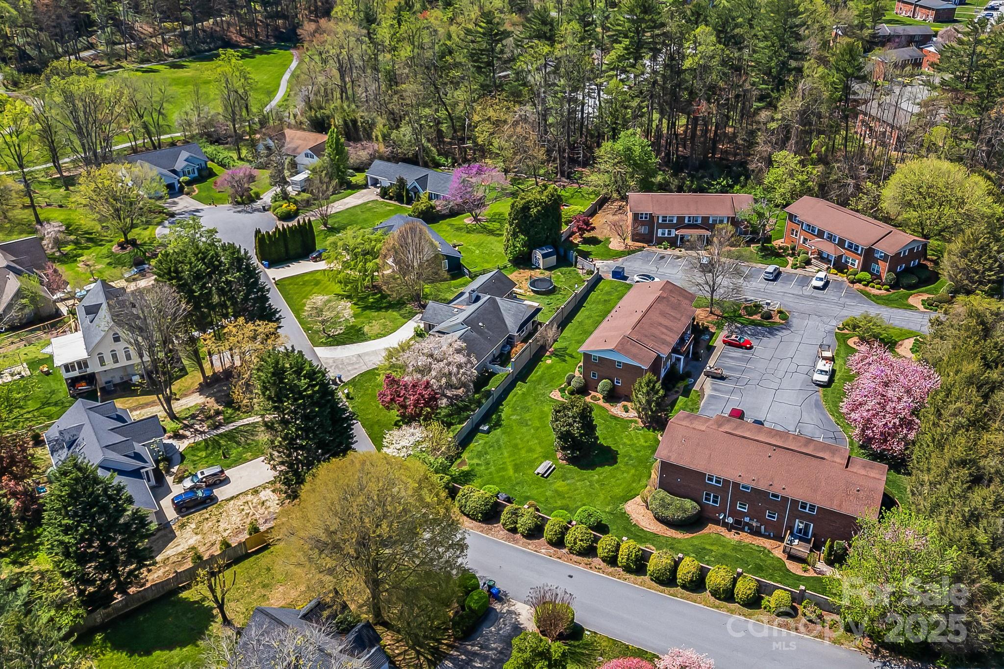 Colonial Manor - Residential