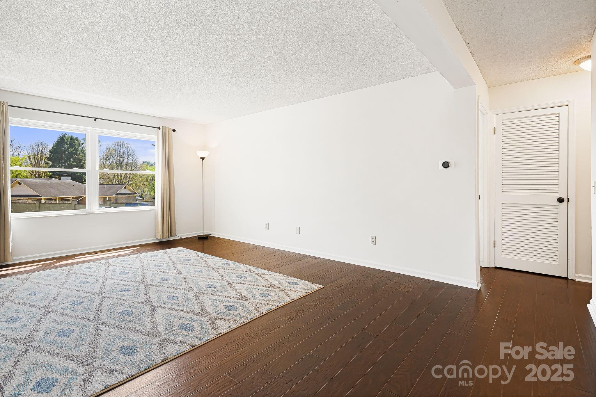 Colonial Manor - Residential