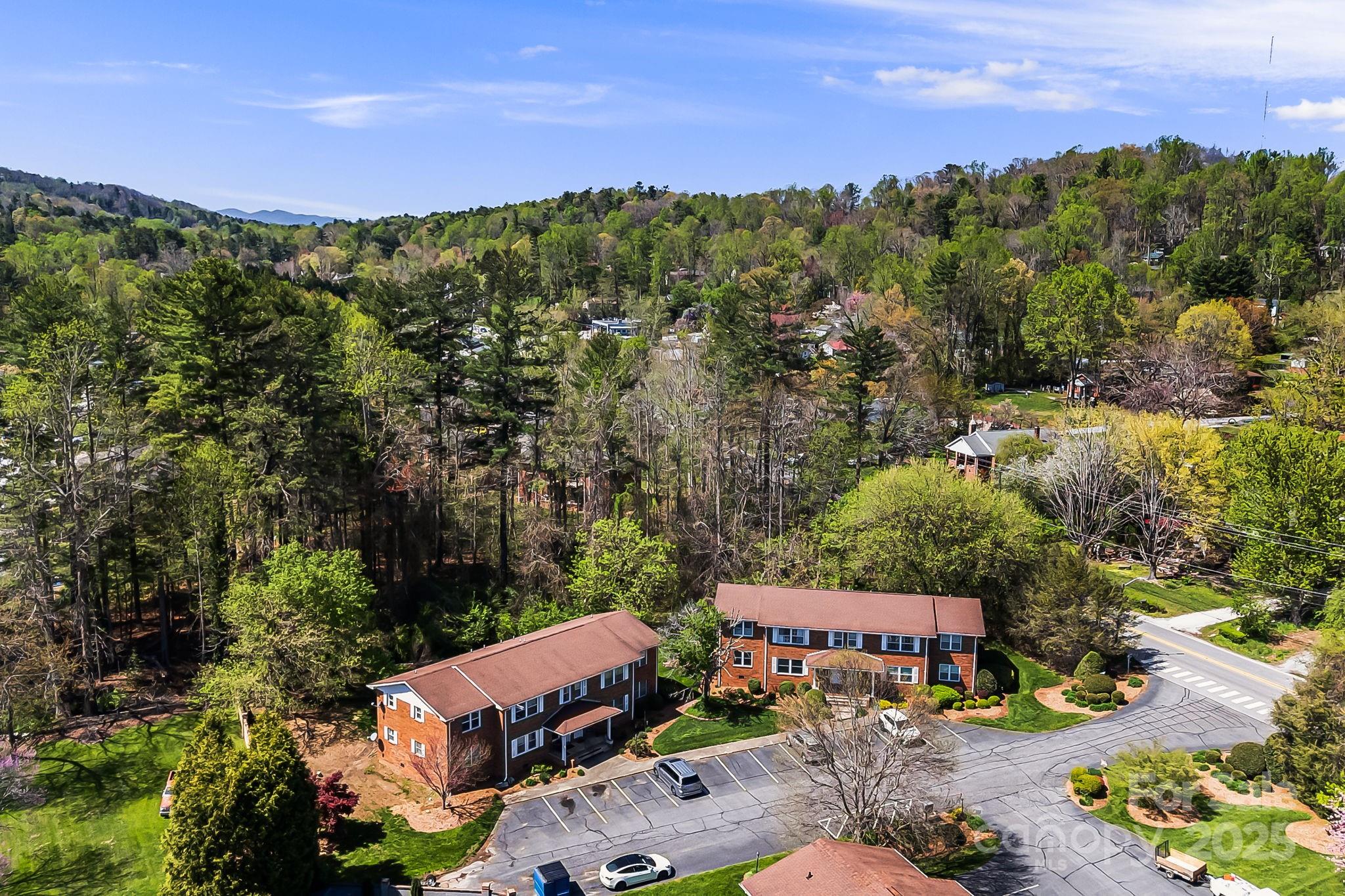 Colonial Manor - Residential