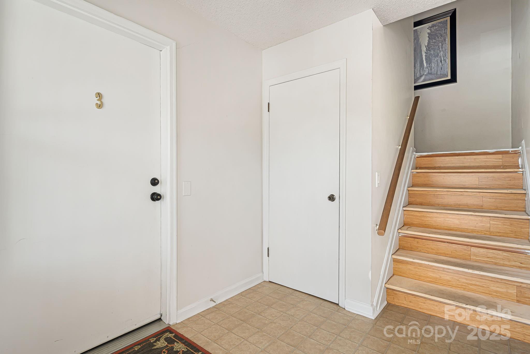 Colonial Manor - Residential