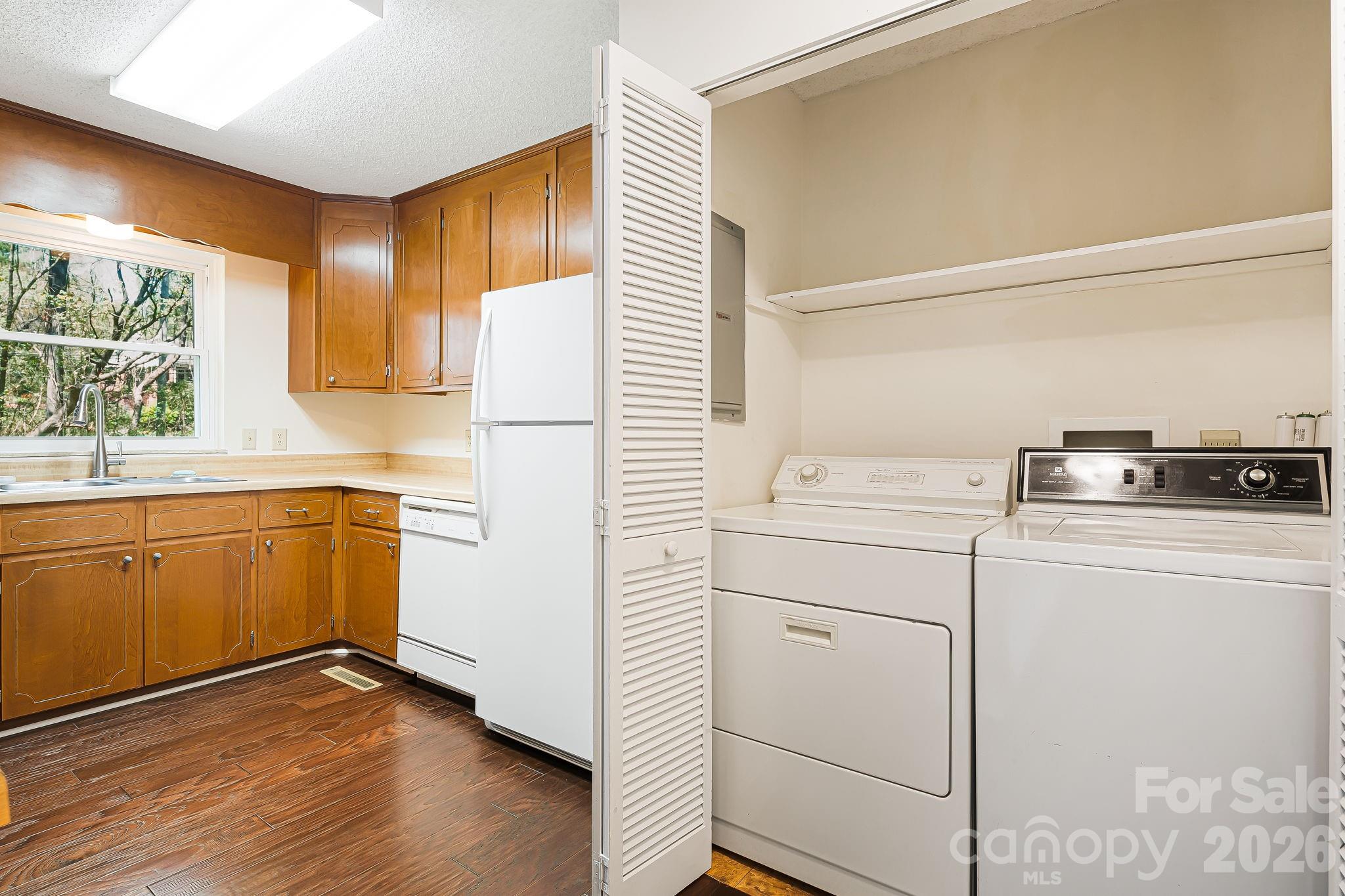 Colonial Manor - Residential