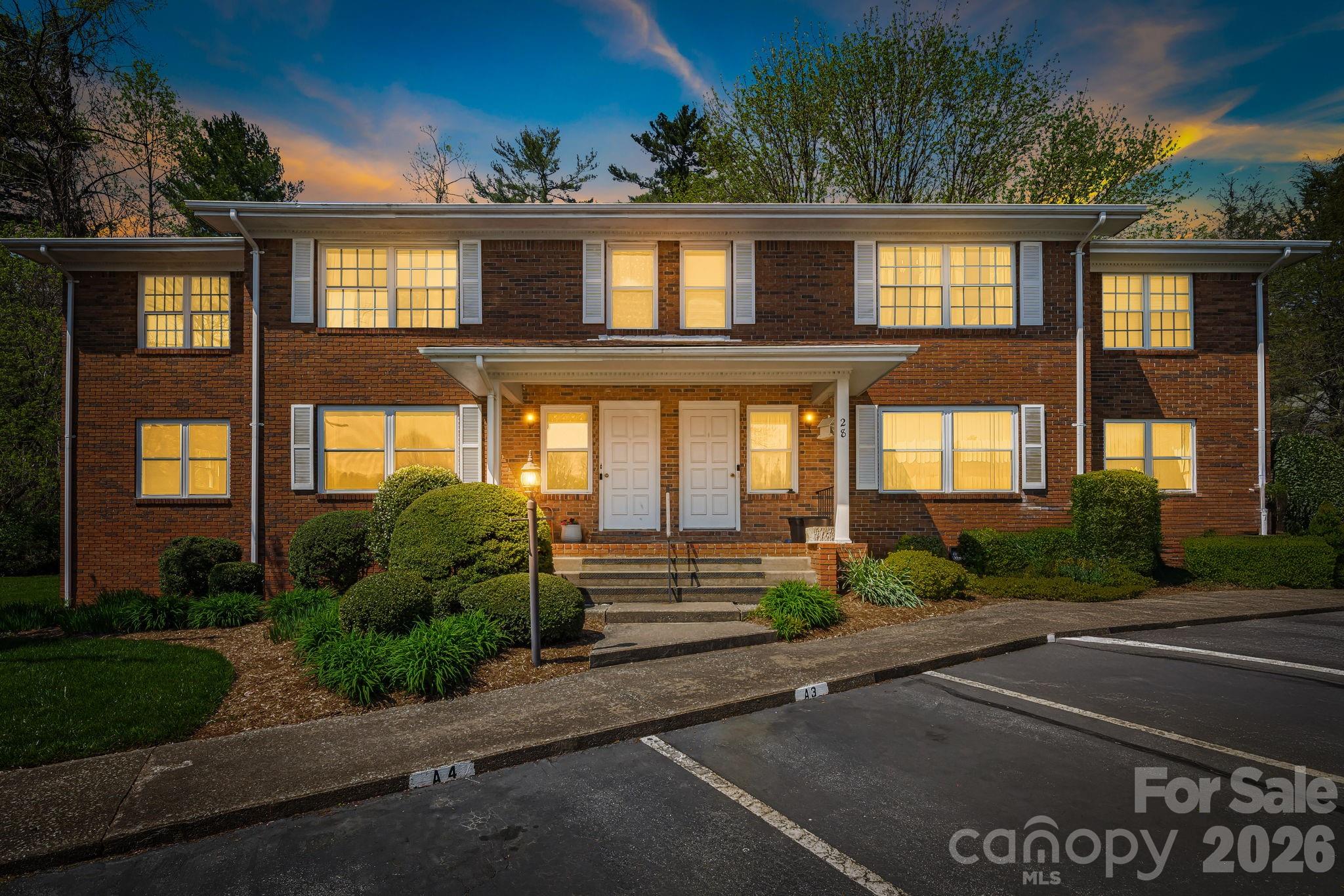 Colonial Manor - Residential