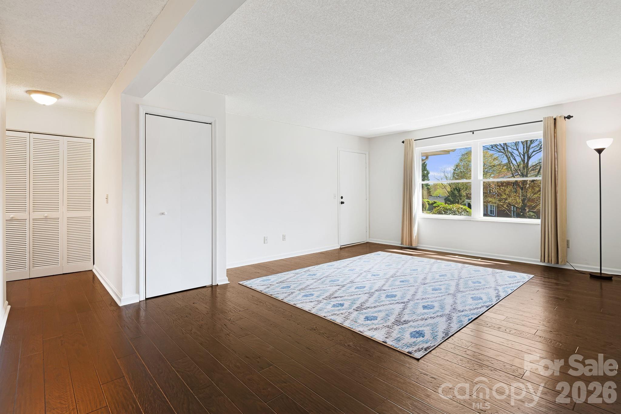 Colonial Manor - Residential