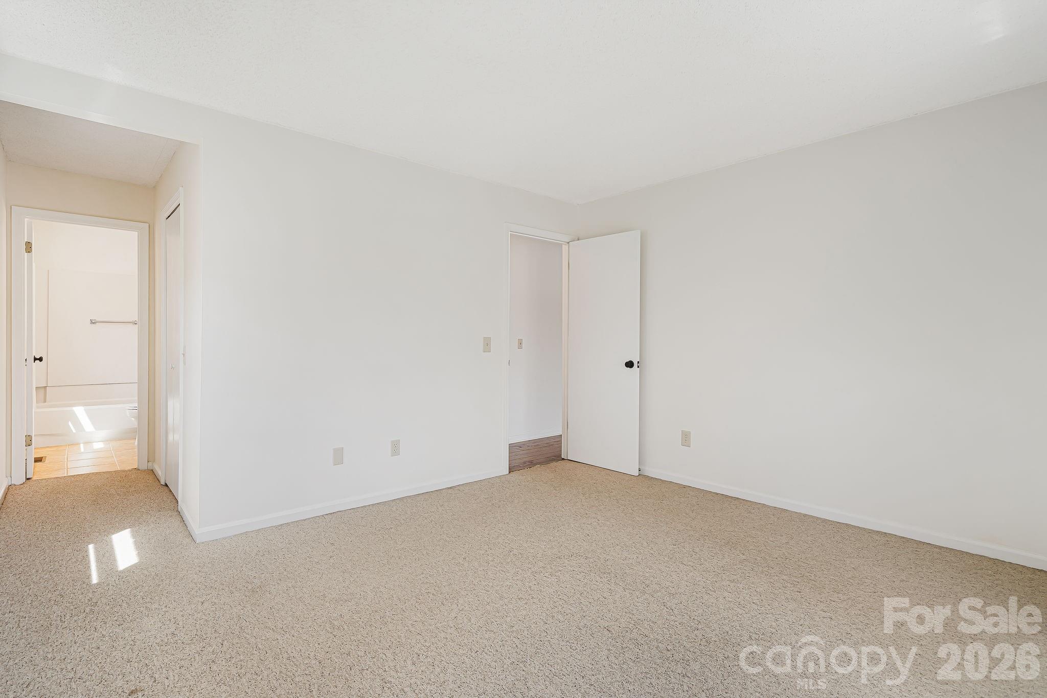 Colonial Manor - Residential