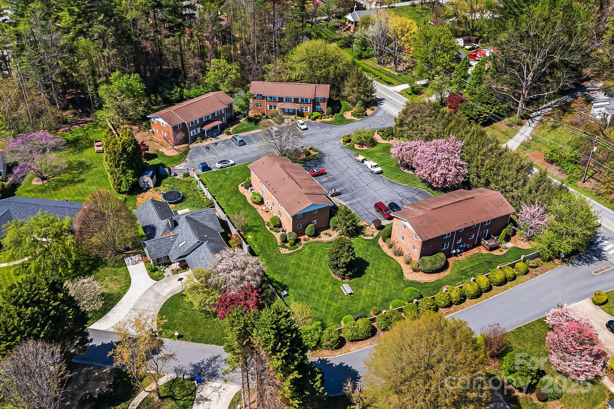 Colonial Manor - Residential