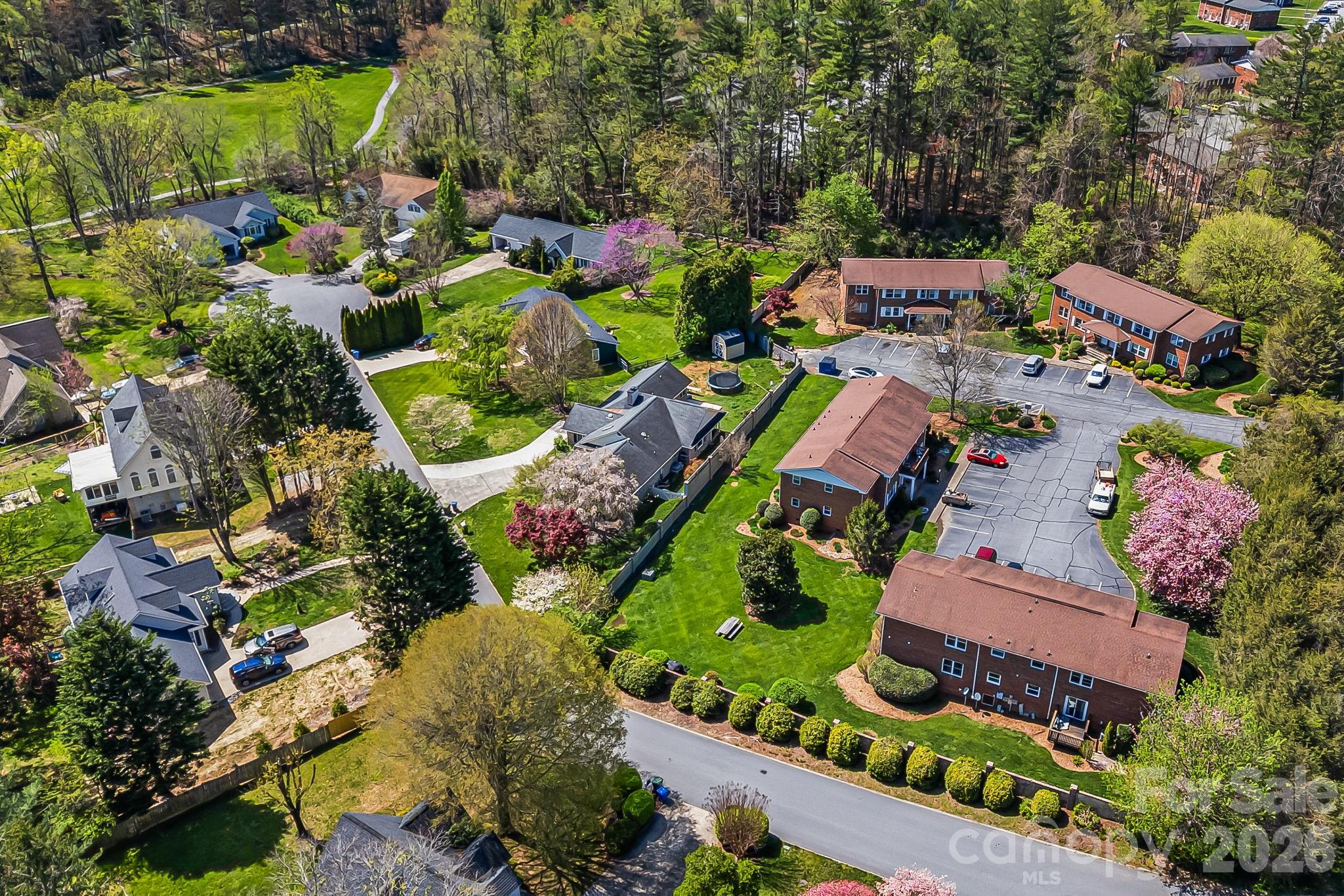 Colonial Manor - Residential