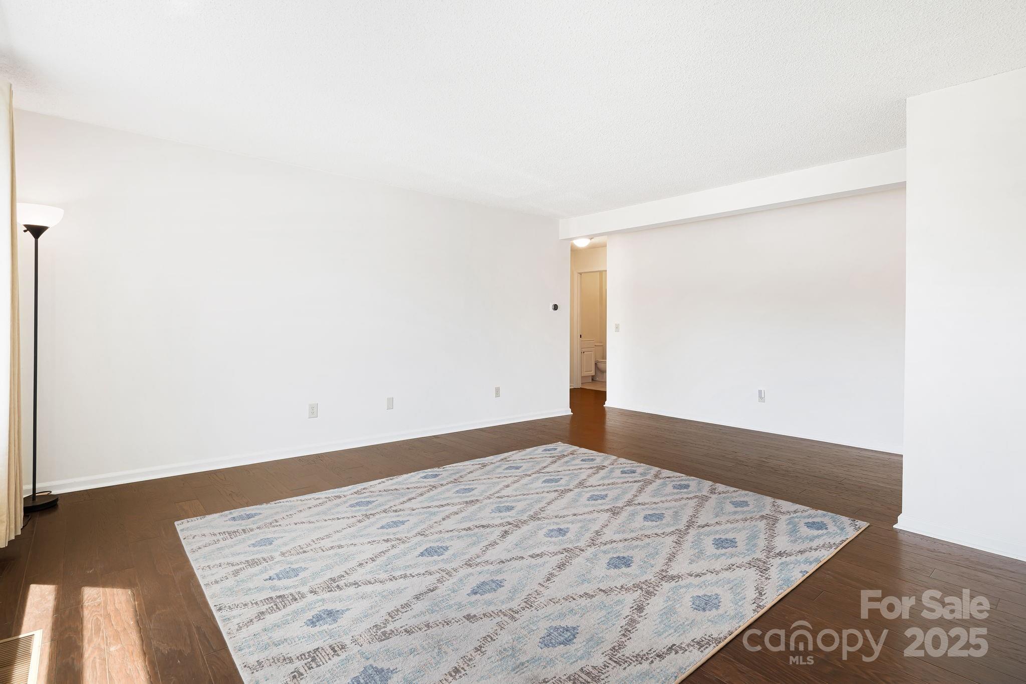 Colonial Manor - Residential