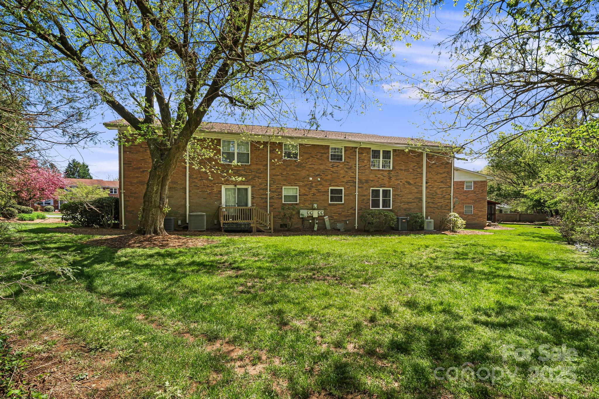 Colonial Manor - Residential