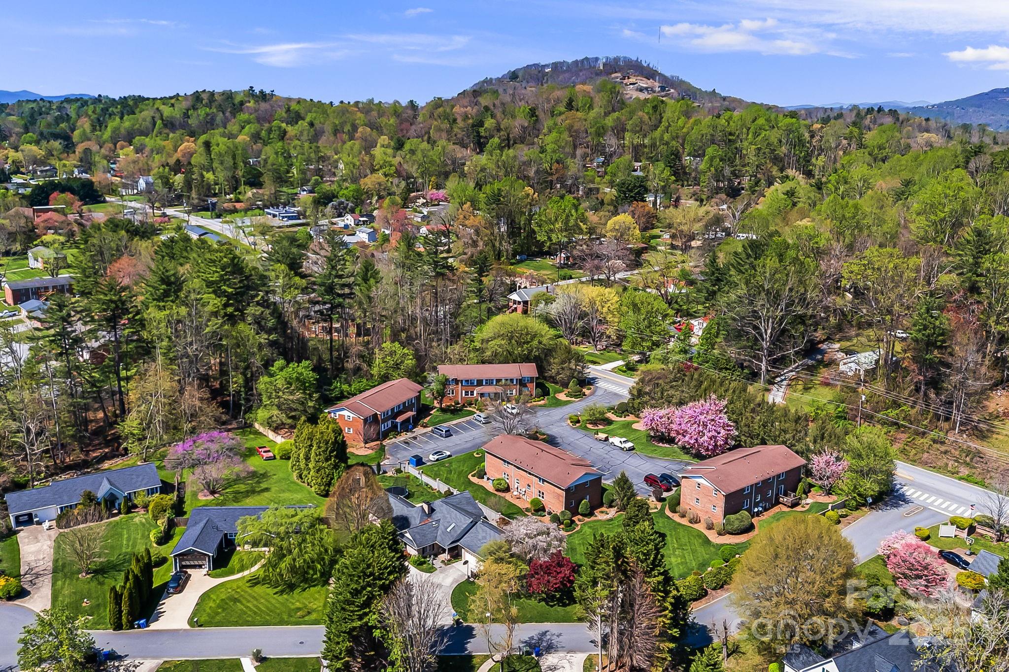 Colonial Manor - Residential