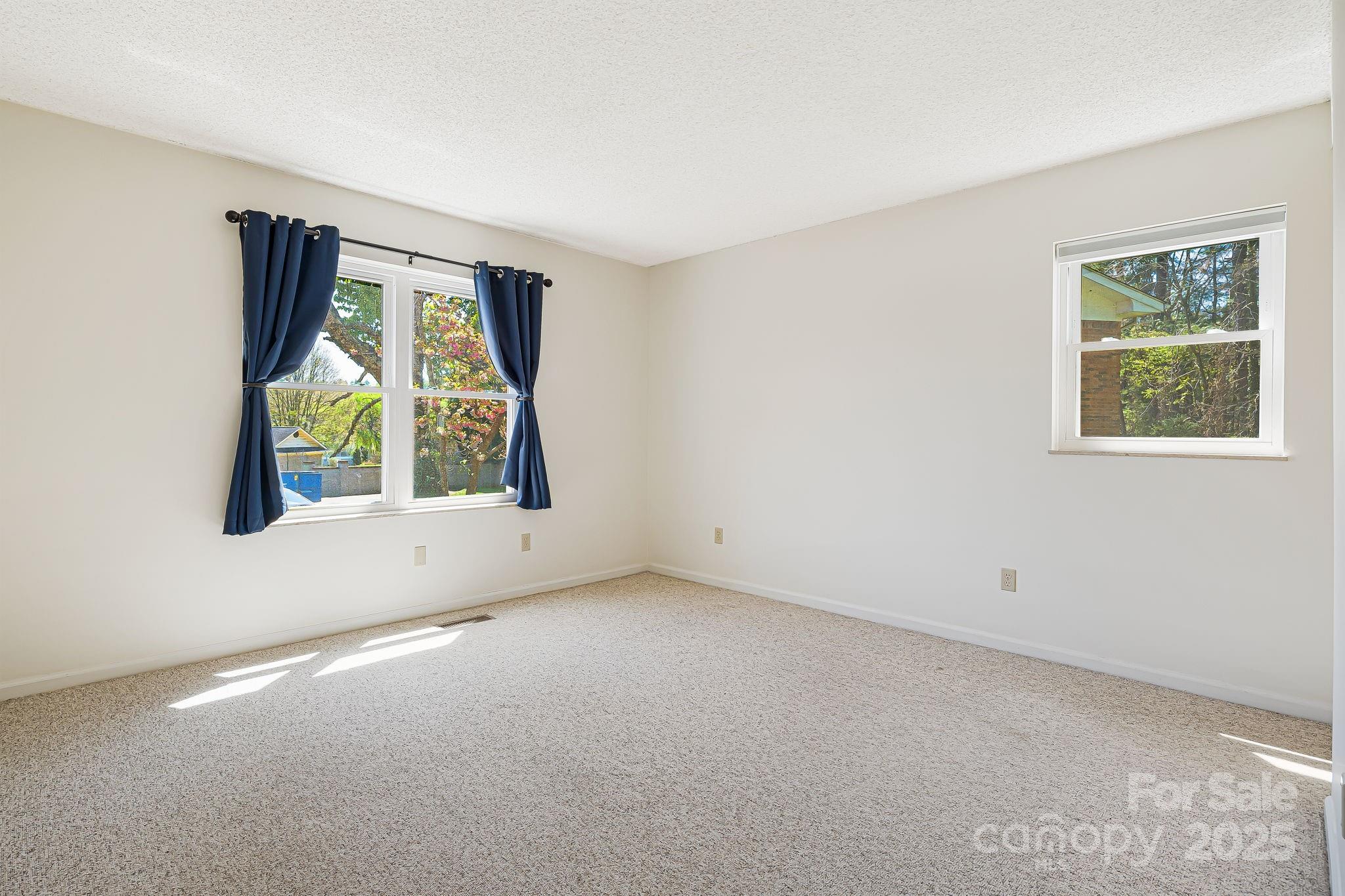 Colonial Manor - Residential