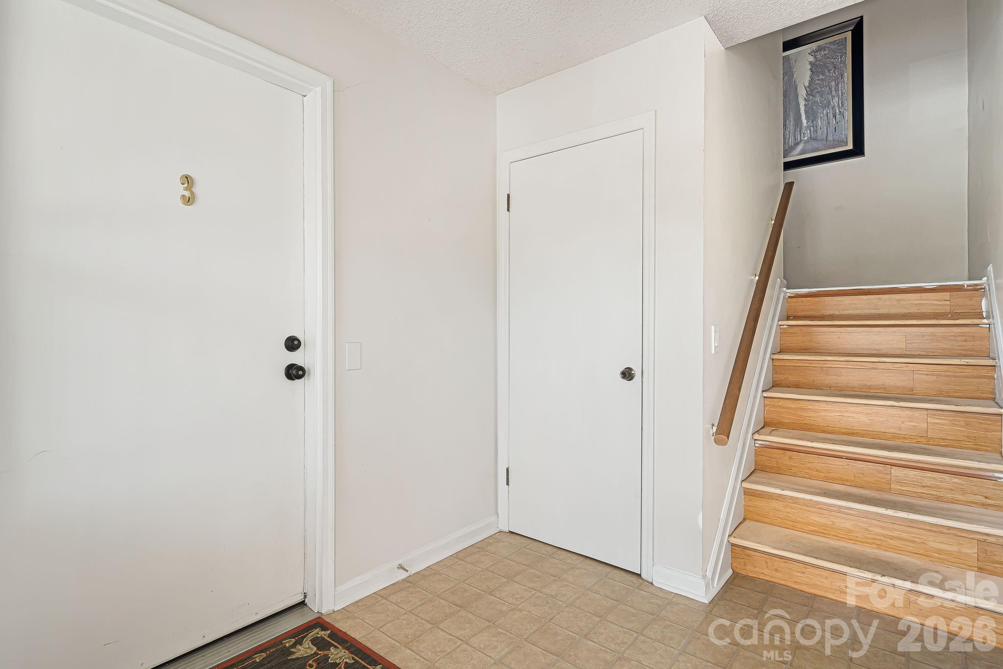 Colonial Manor - Residential