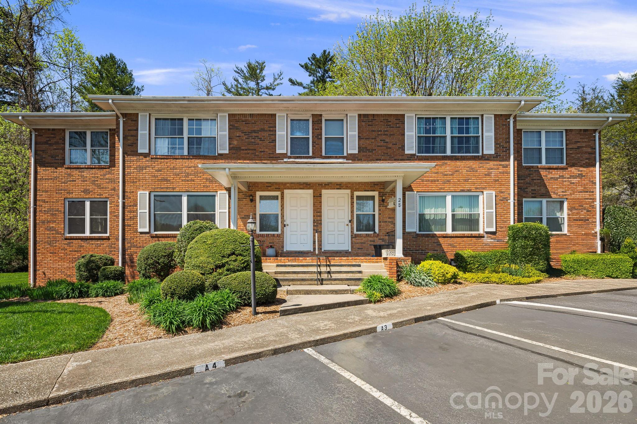 Colonial Manor - Residential