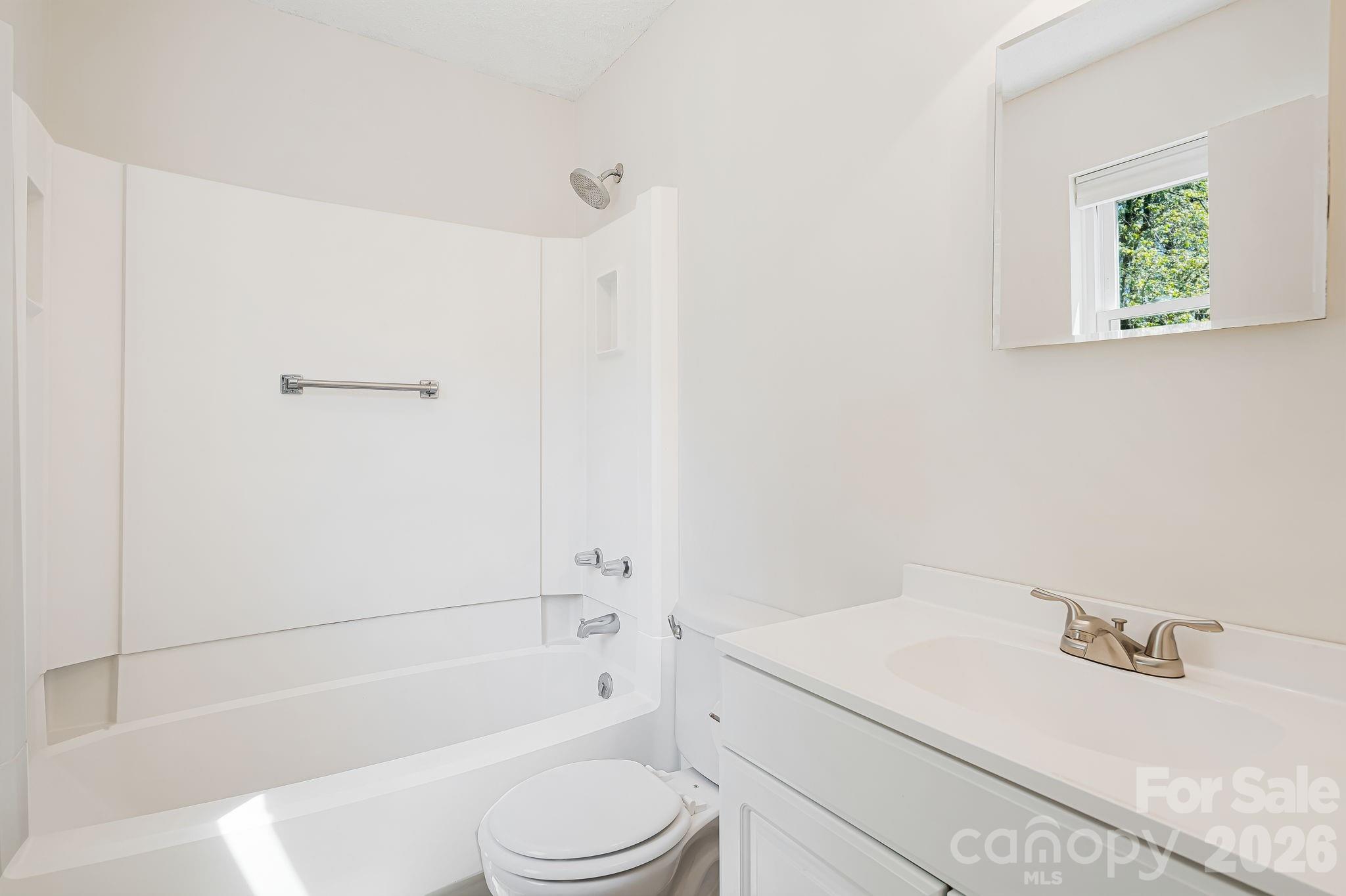 Colonial Manor - Residential