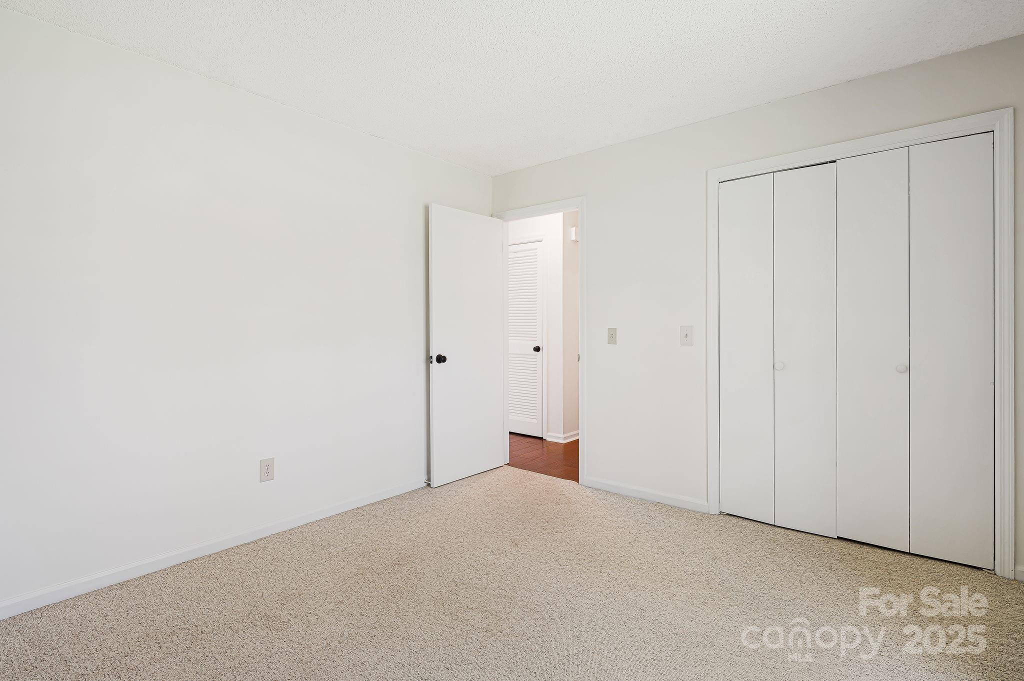 Colonial Manor - Residential