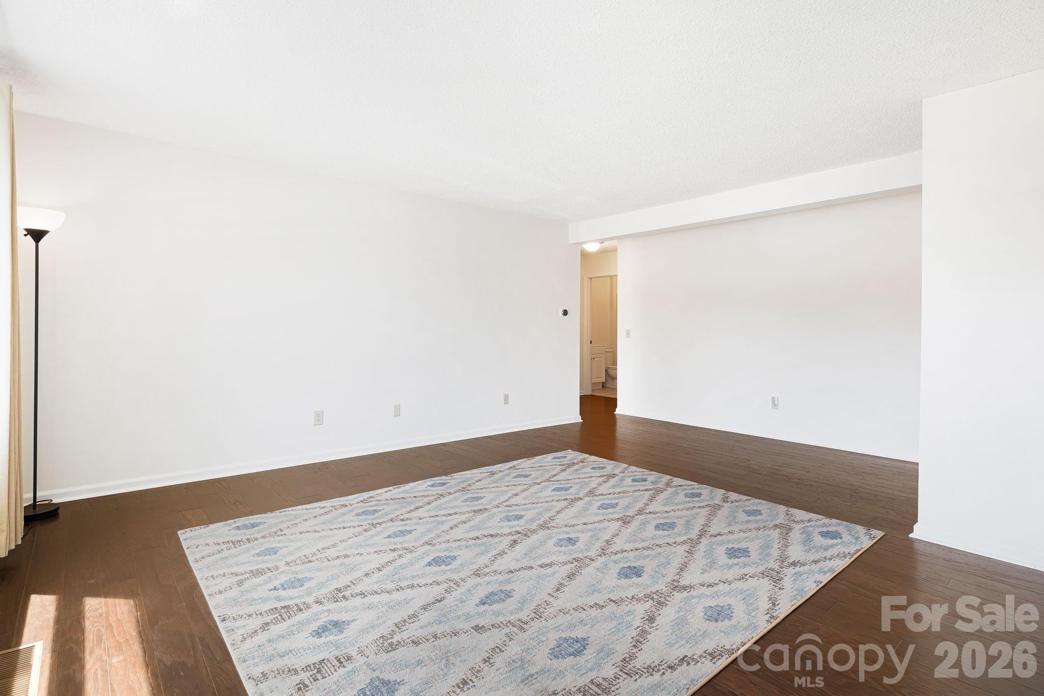 Colonial Manor - Residential