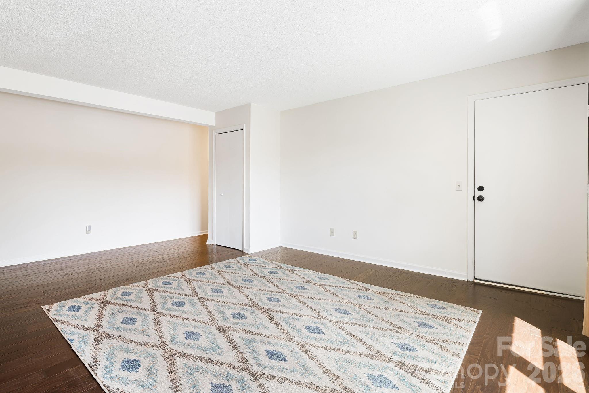 Colonial Manor - Residential