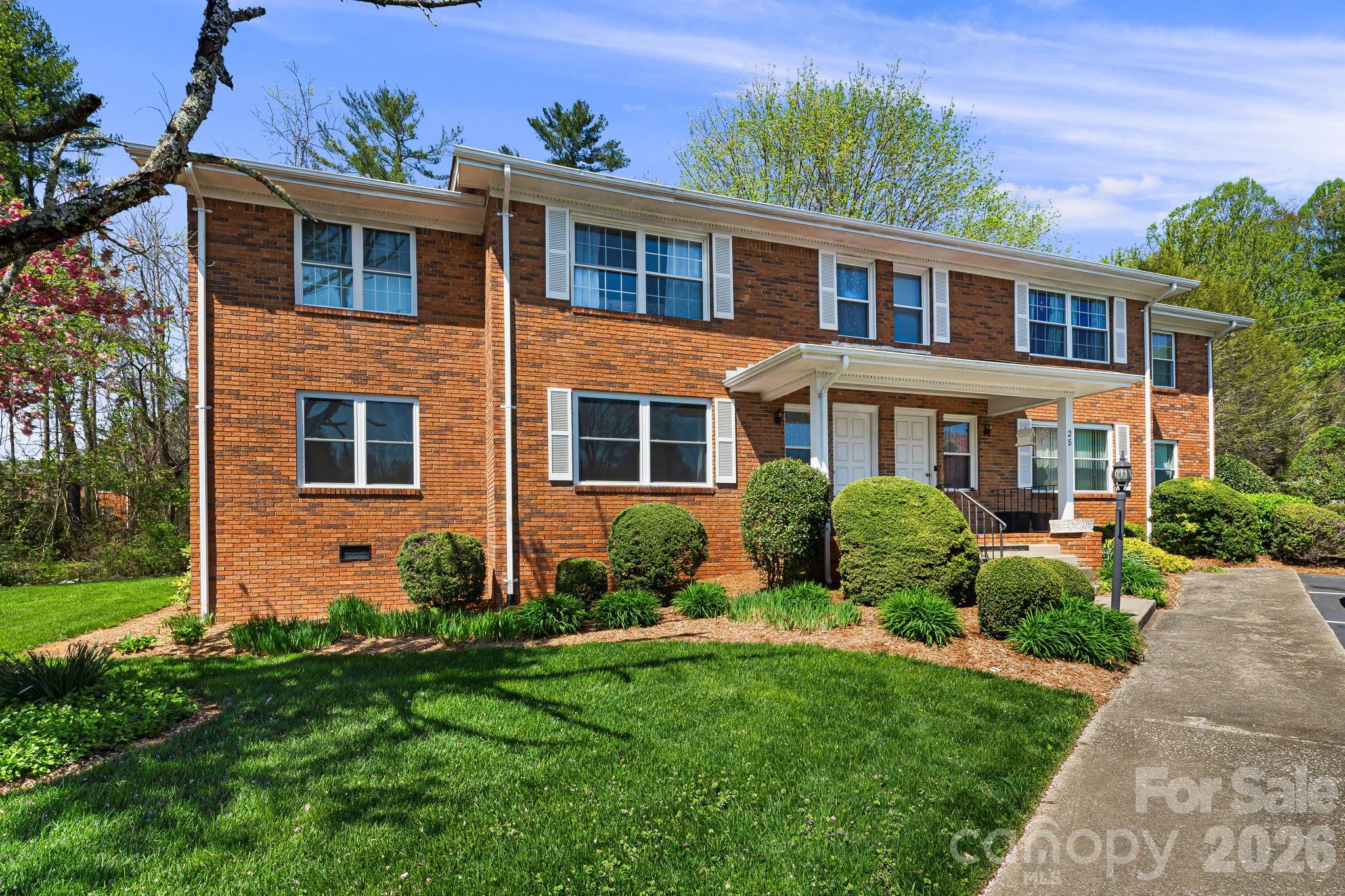 Colonial Manor - Residential