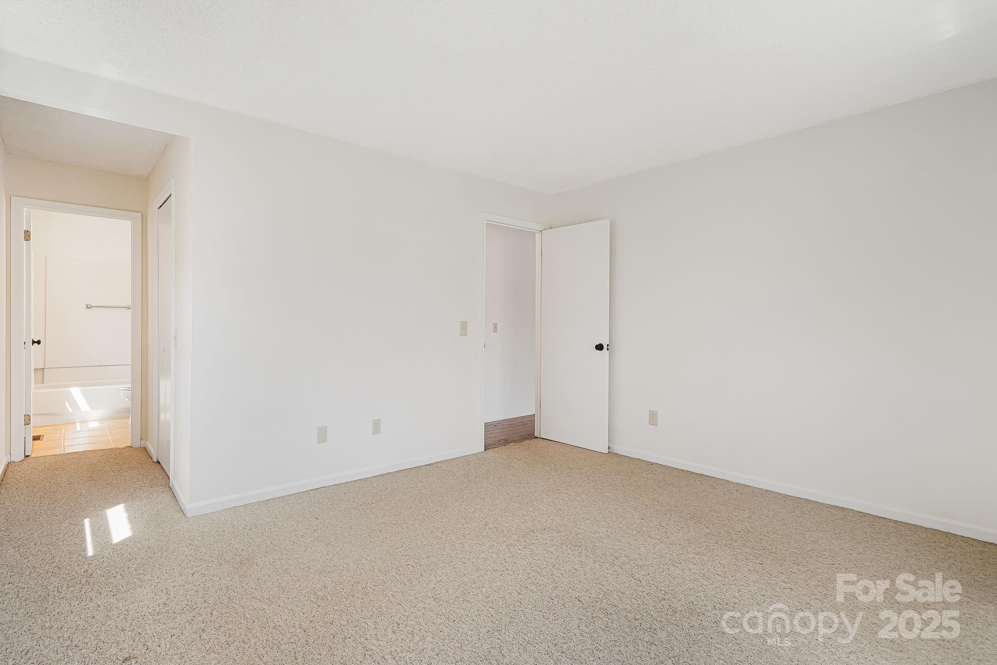 Colonial Manor - Residential