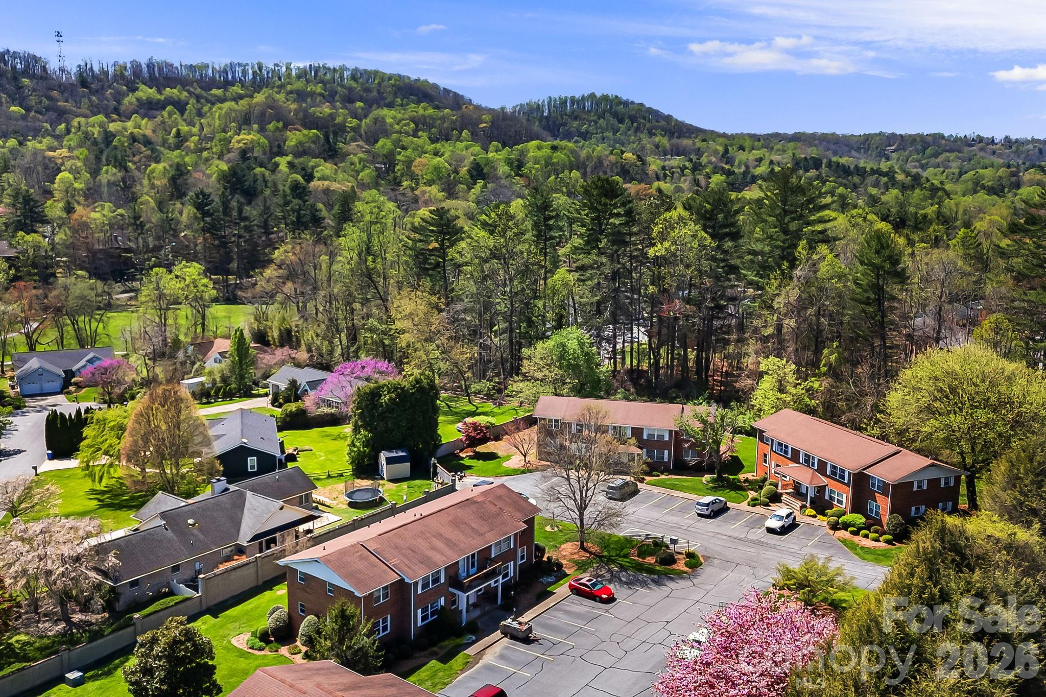 Colonial Manor - Residential