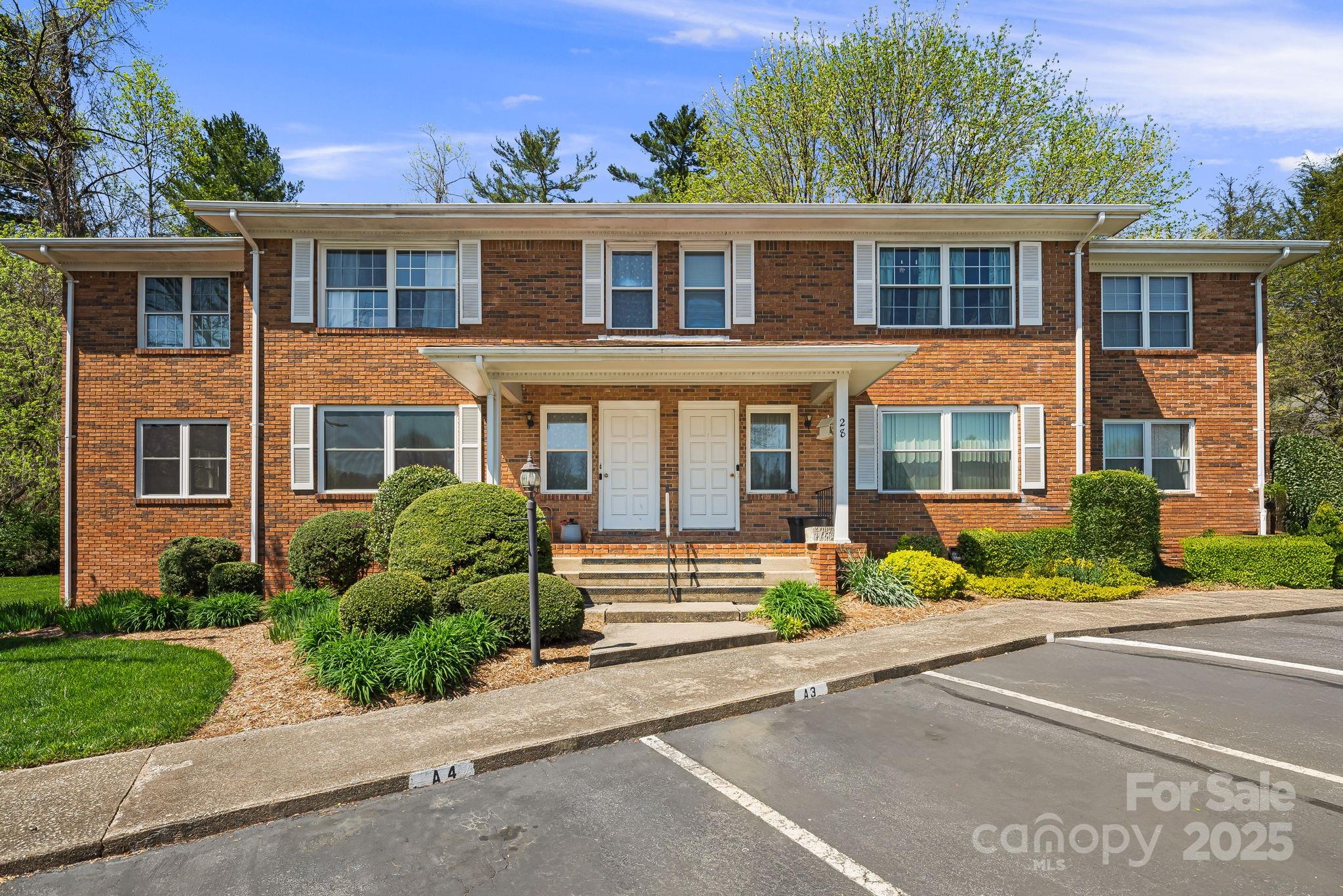 Colonial Manor - Residential