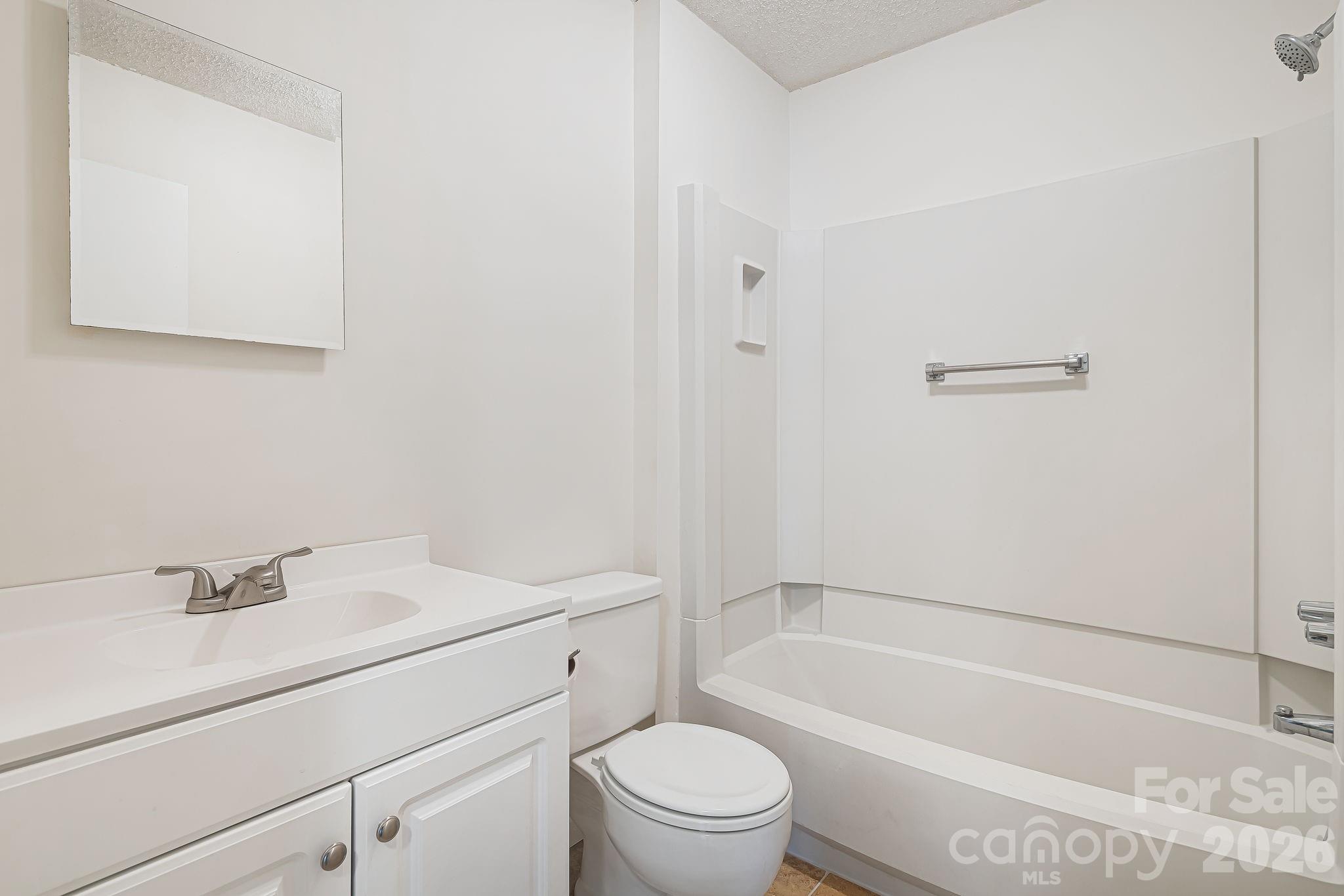 Colonial Manor - Residential