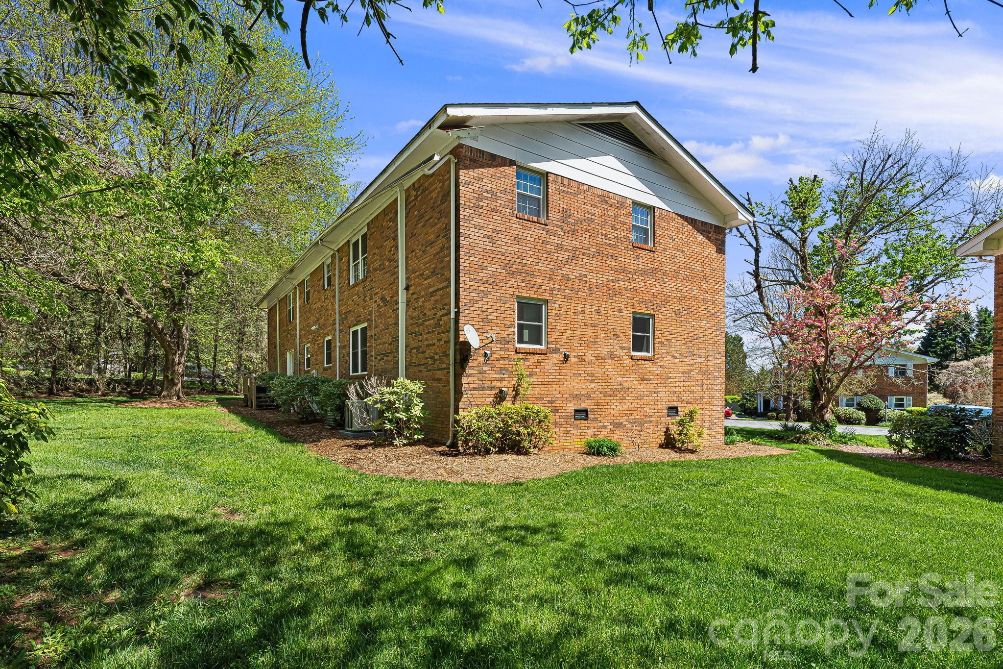 Colonial Manor - Residential