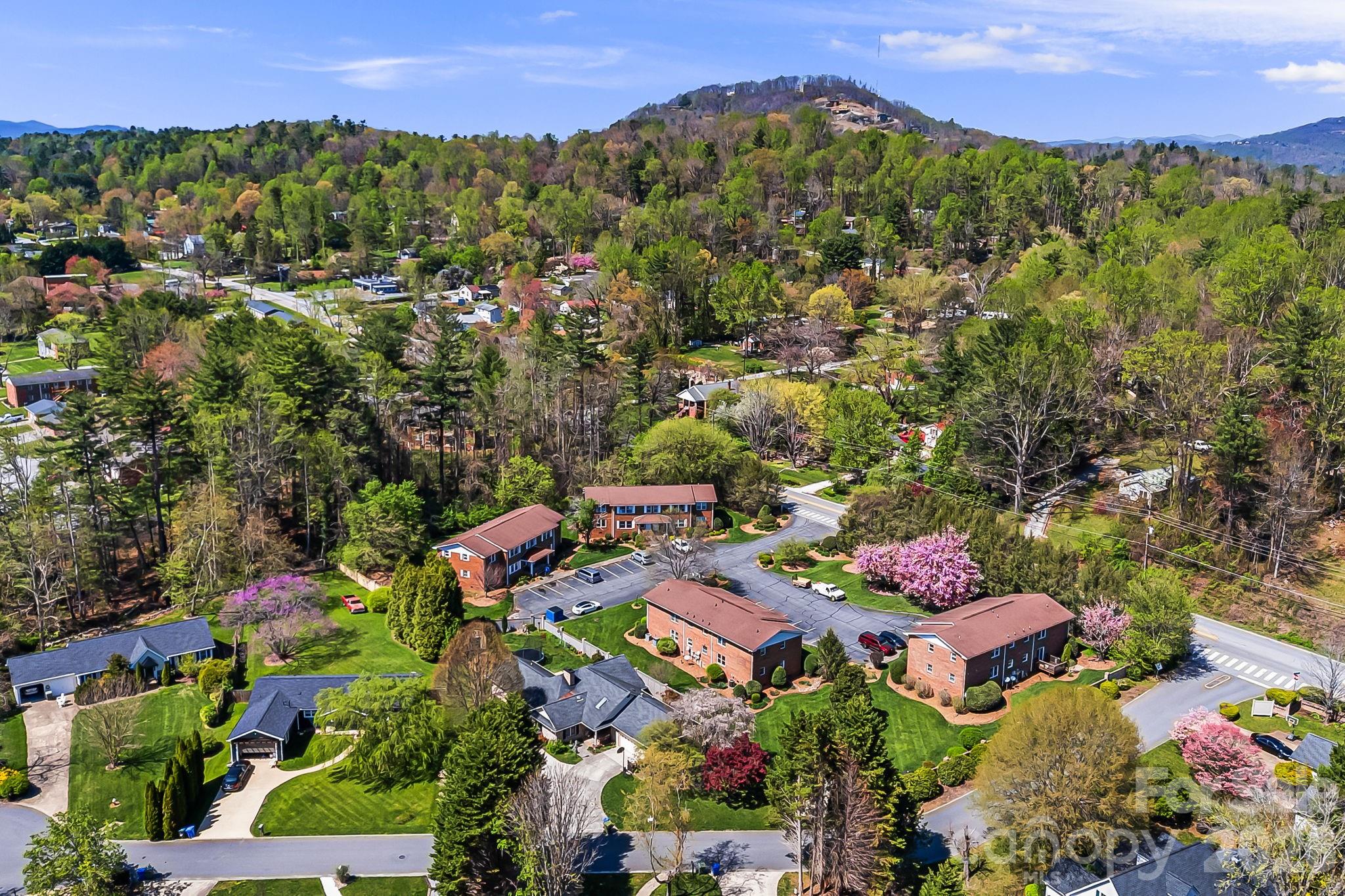 Colonial Manor - Residential