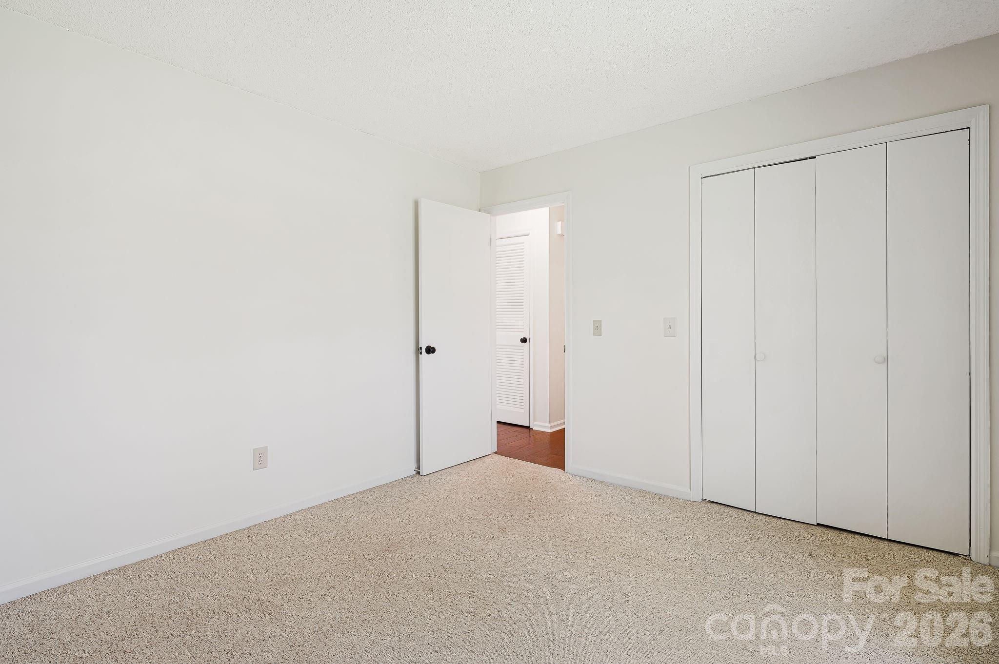 Colonial Manor - Residential