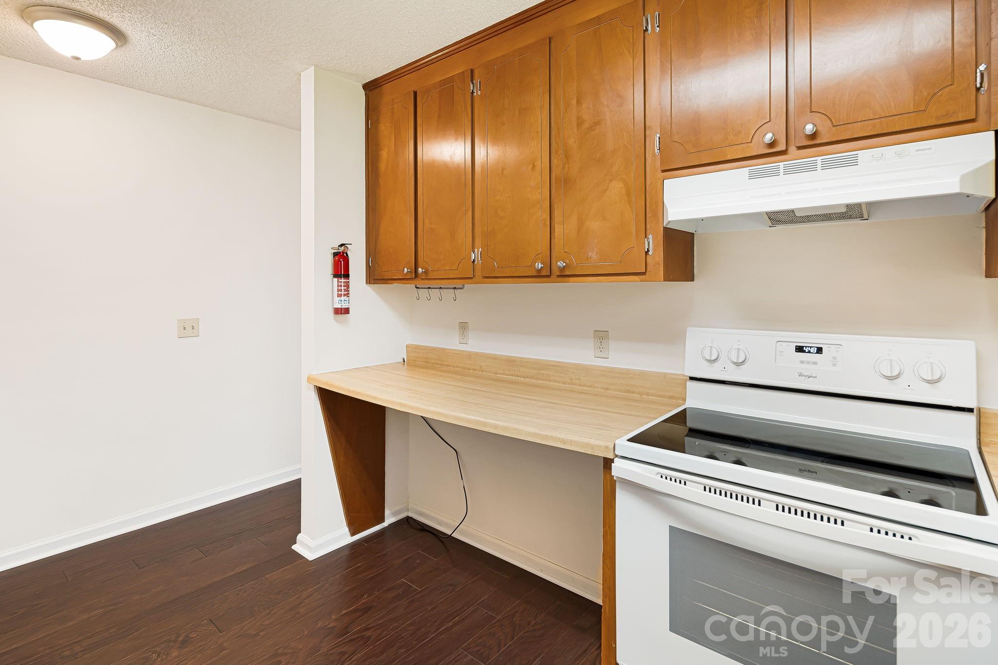 Colonial Manor - Residential