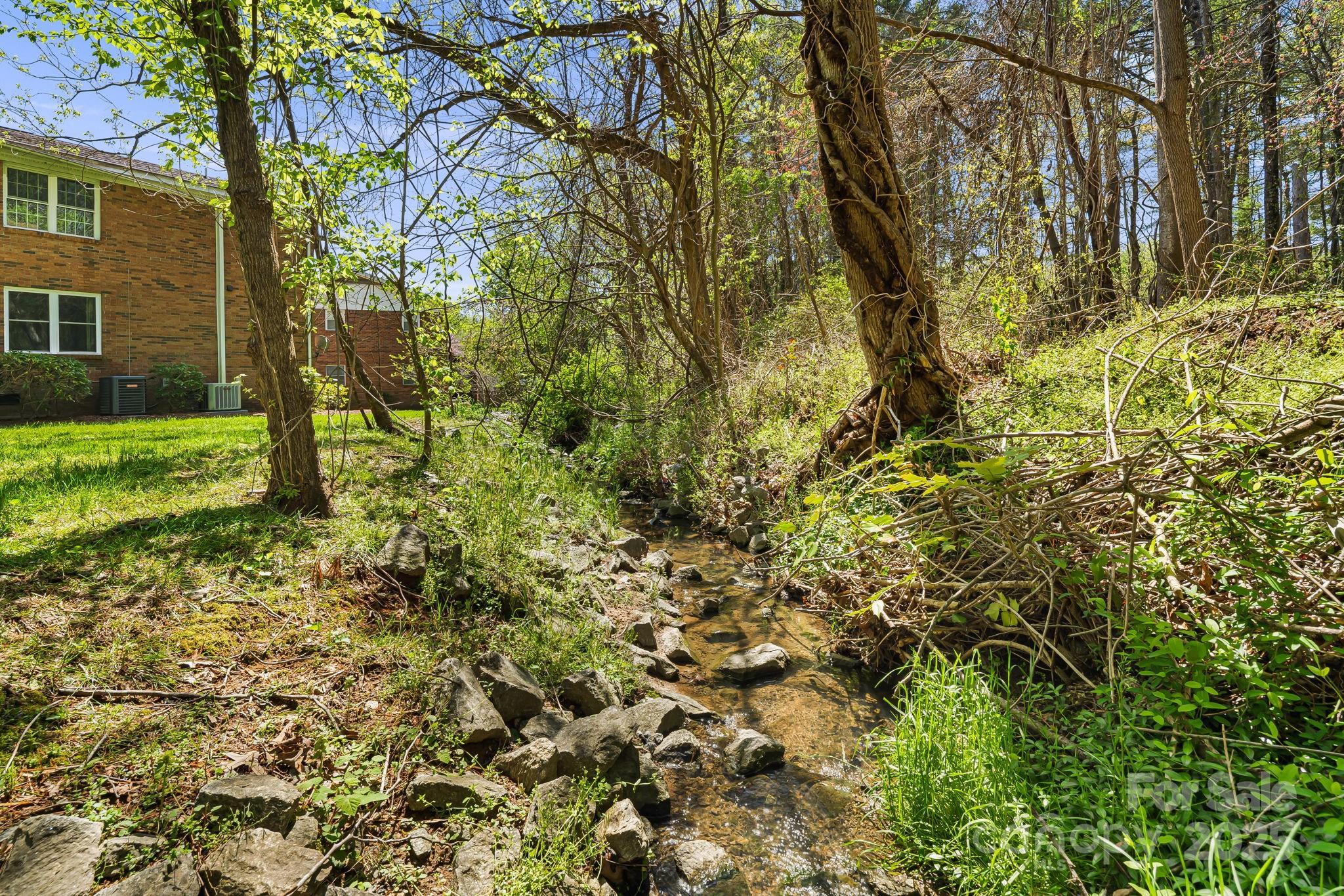 Colonial Manor - Residential