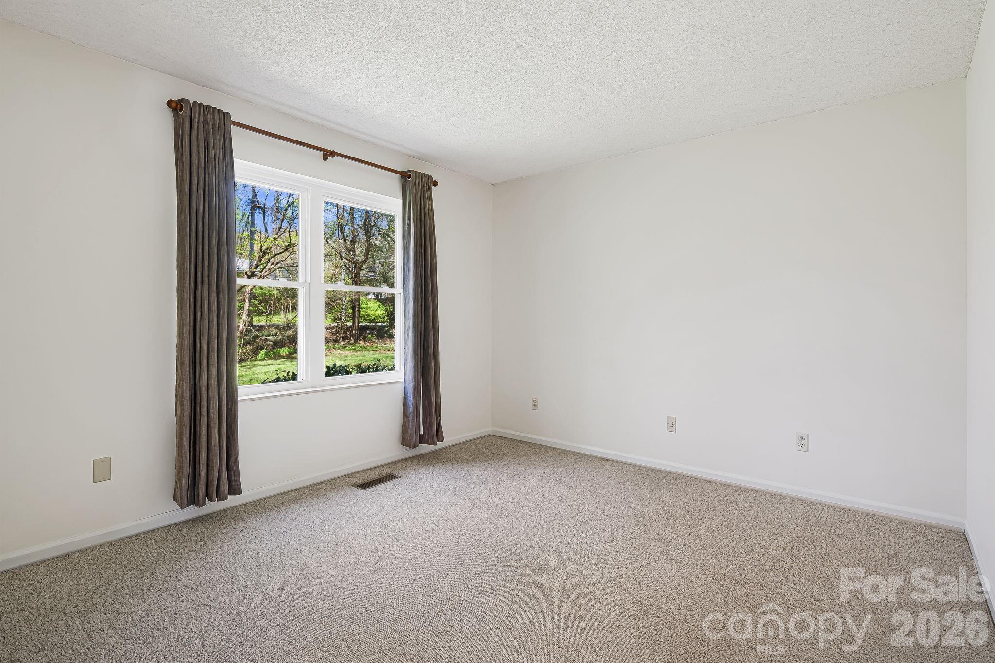 Colonial Manor - Residential