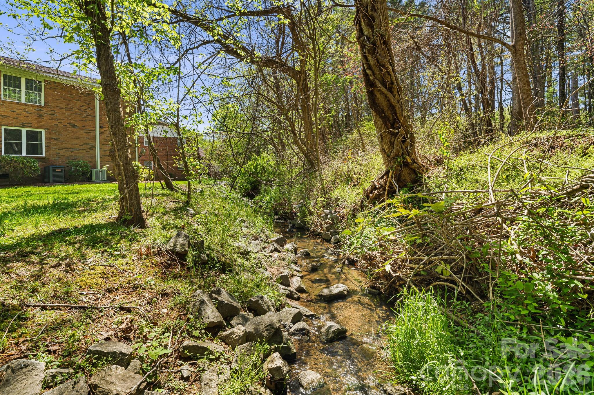 Colonial Manor - Residential