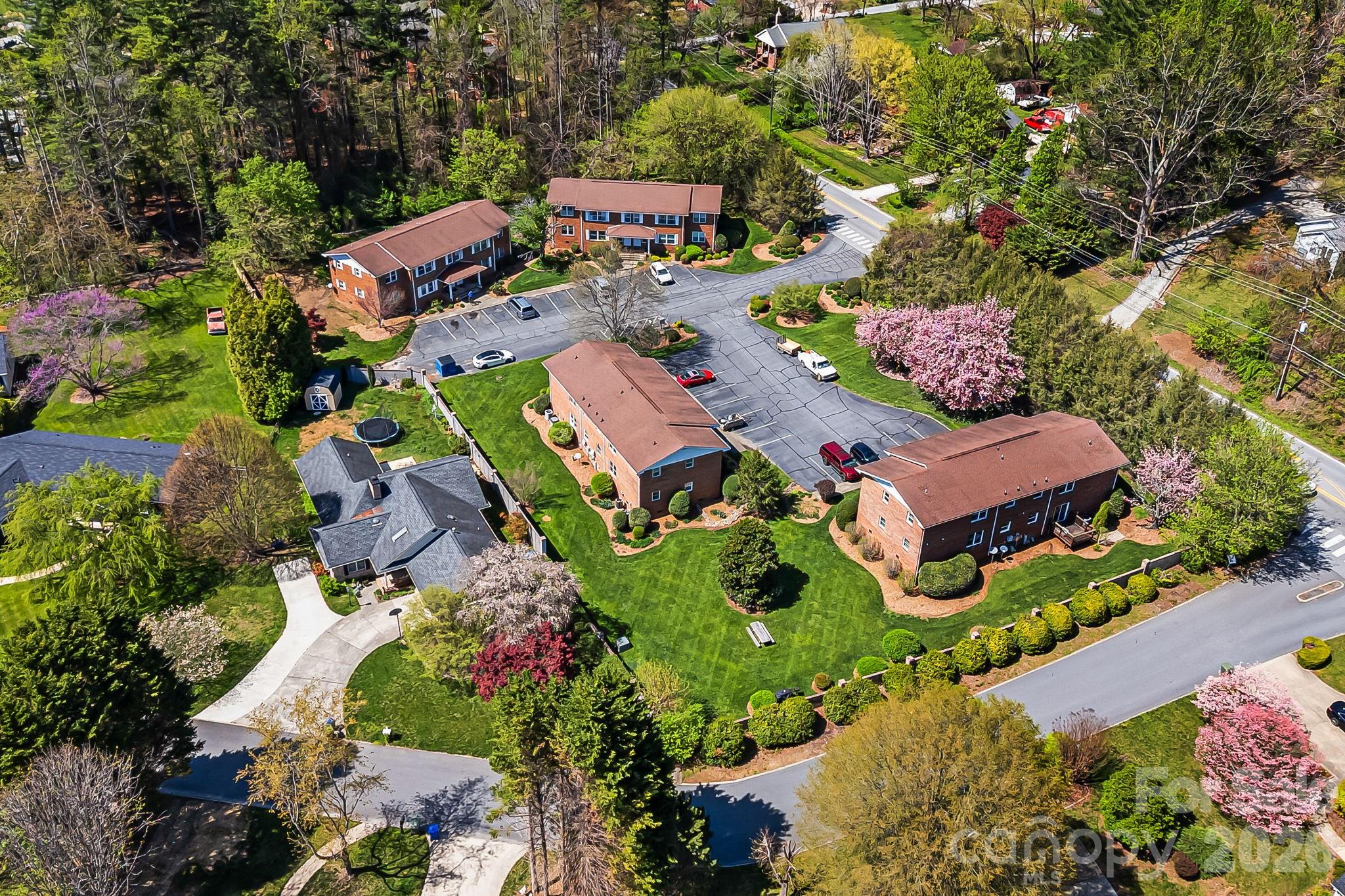 Colonial Manor - Residential