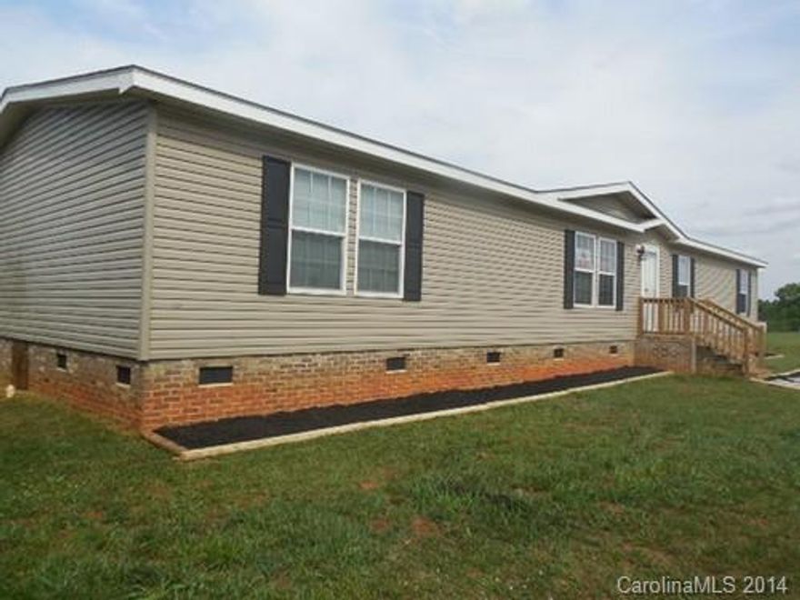 Upscale Like New Clayton Norris 2026 Sq Ft 4BR 2BA Central Air and Heat Stone Fireplace, Quality Laminate Wood flooring Den, Island Kitchen, Upgrade Cabinetry T/O Flate Stipple Finish Ceilings Upgrade moldings  and doors T/O  Glamor Bath Garden Tub Separate Shower His and Hers Vanity Vinyl Tilt Windows Energy Efficient includes 2 lots totaling 1.24 acres. Financing available Lower scores require 10% dn Better scores 4%.