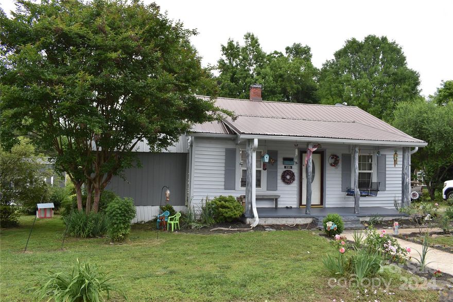 This delightful 3-bedroom, 2-bathroom home in the historic Clinchfield community offers 1,548 sq. ft. of updated living space. Built in 1950, it has been modernized w-features such as thermopane windows, vinyl siding, new kitchen cabinets w-soft-close drawers/doors, updated flooring, & fresh paint throughout. The third bedroom, w-a large loft & Harry Potter theme, is perfect as a playroom or game room. The property also includes two outbuildings for additional storage, an optional kids' playset, & a spacious lot w-garden space ideal for outdoor activities. Enjoy the inviting atmosphere of the neighborhood, w-friendly neighbors & a charming mailbox on the rocking chair front porch. Conveniently located near Main Street for easy access to shops, dining, attractions, & just 15 minutes to Morganton, 30 minutes to Asheville, & less than 2 hours to Charlotte. The motivated seller is open to all offers. Don’t miss this opportunity to own a beautifully updated home in a sought-after location!