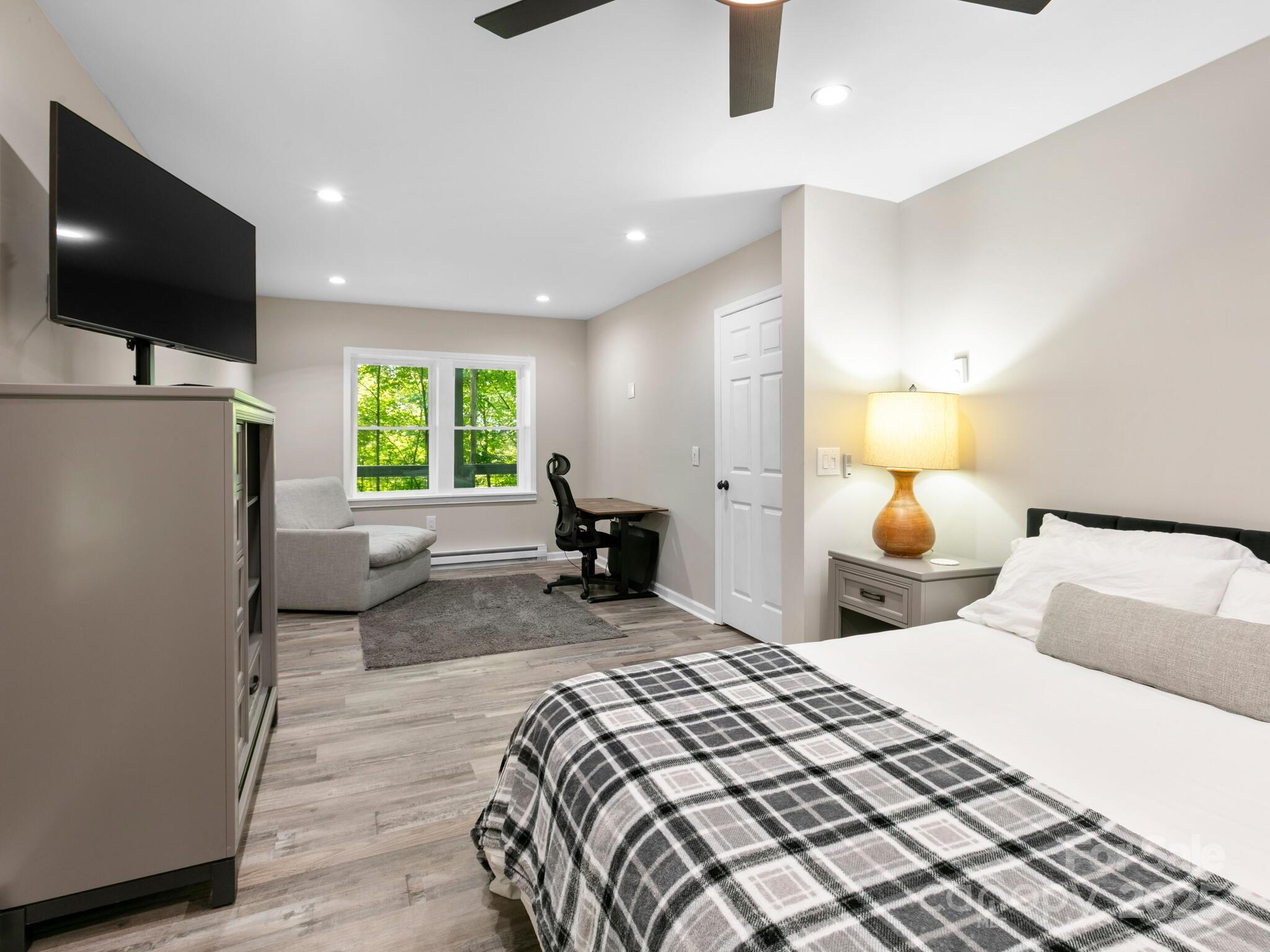 LAKE JUNALUSKA ASSEMBLY - Residential