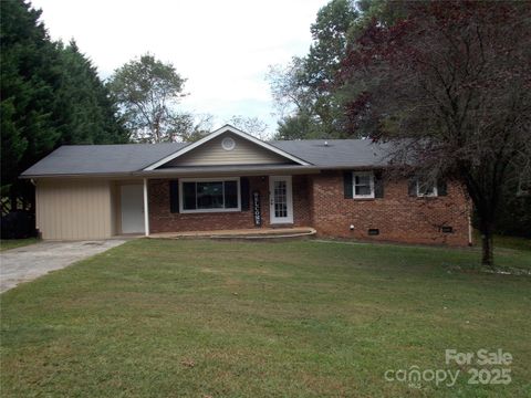 Photo of 314 Cypress Street, Hudson, NC 28638 (MLS # 4307111)