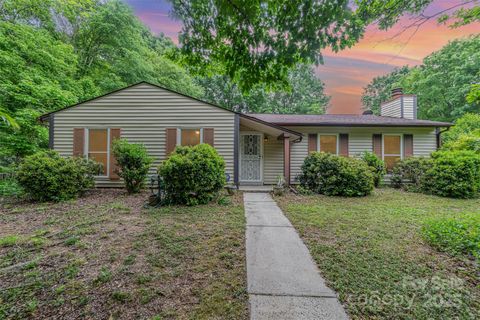 6443 Round Hill Road Charlotte NC 28211