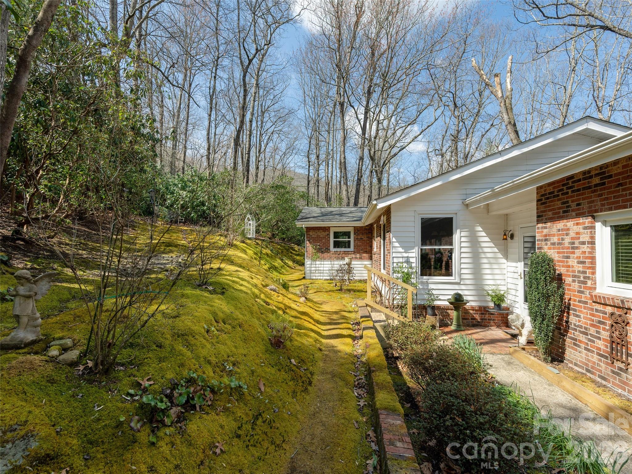54 Bear Rock Loop Road