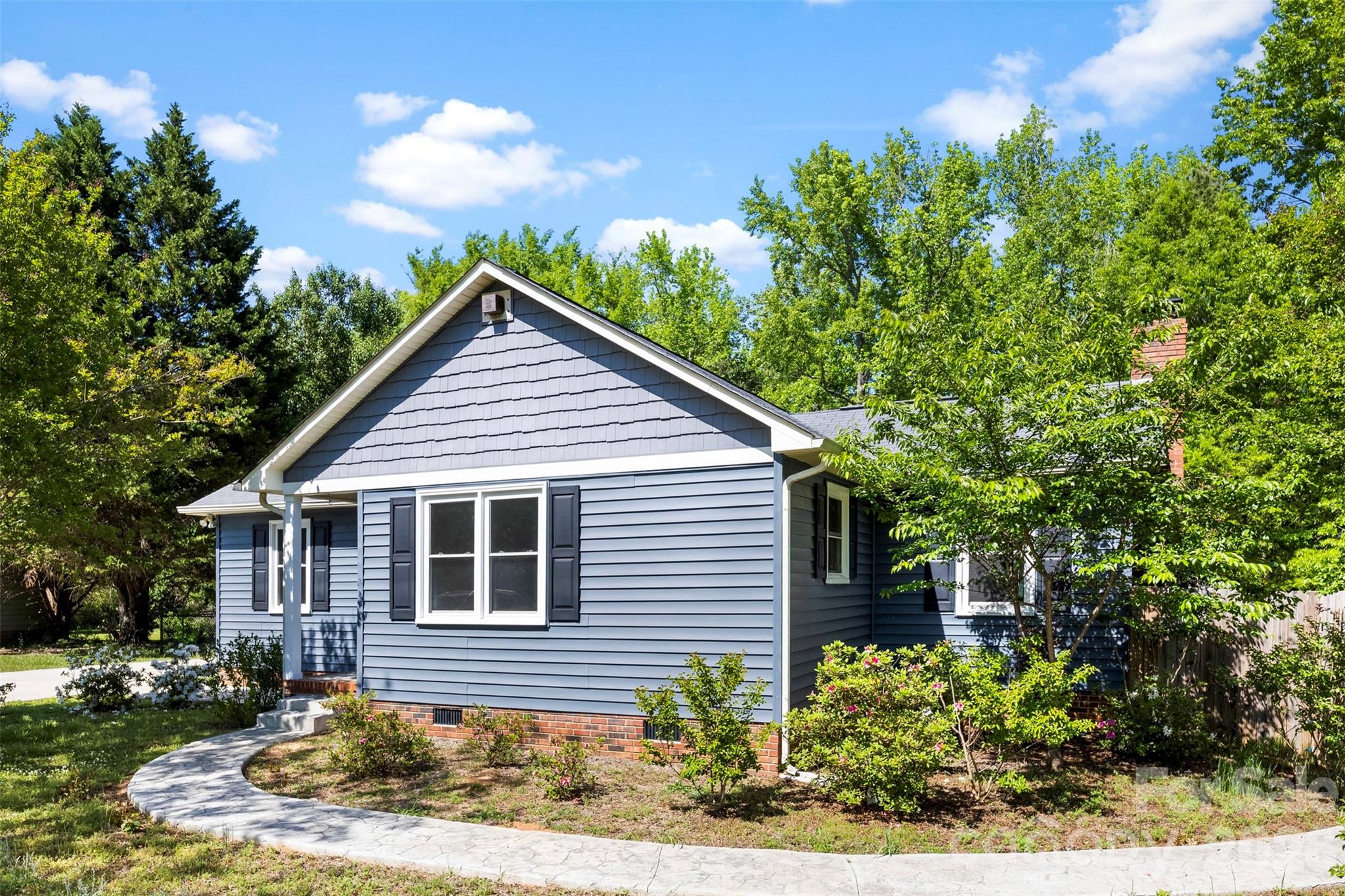 240 Old Limestone Road E