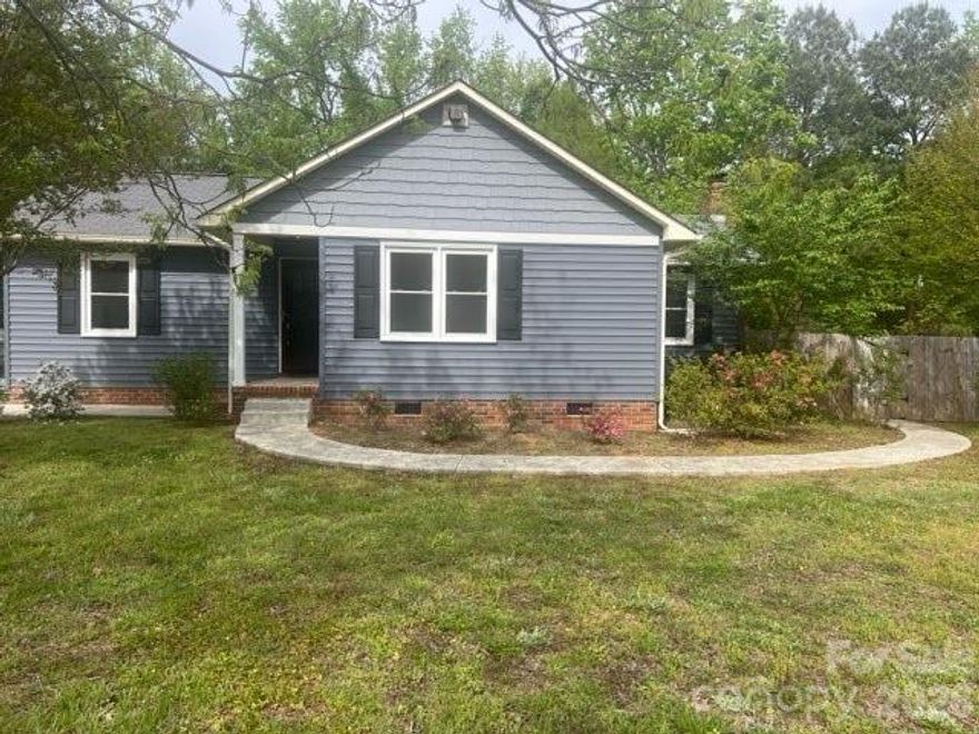 Step into space, freedom, and comfort with this 3 bedroom, 2 bath ranch home sitting on over 1 acre with NO HOA!

• New floors throughout for a fresh, updated feel
• One-level ranch layout for easy everyday living
• Fenced yard with room to relax, play, garden, or entertain
• 1+ acre lot gives you the privacy and flexibility you want
• No HOA means more freedom and fewer restrictions

This is a rare find — updated floors, usable land, and no HOA