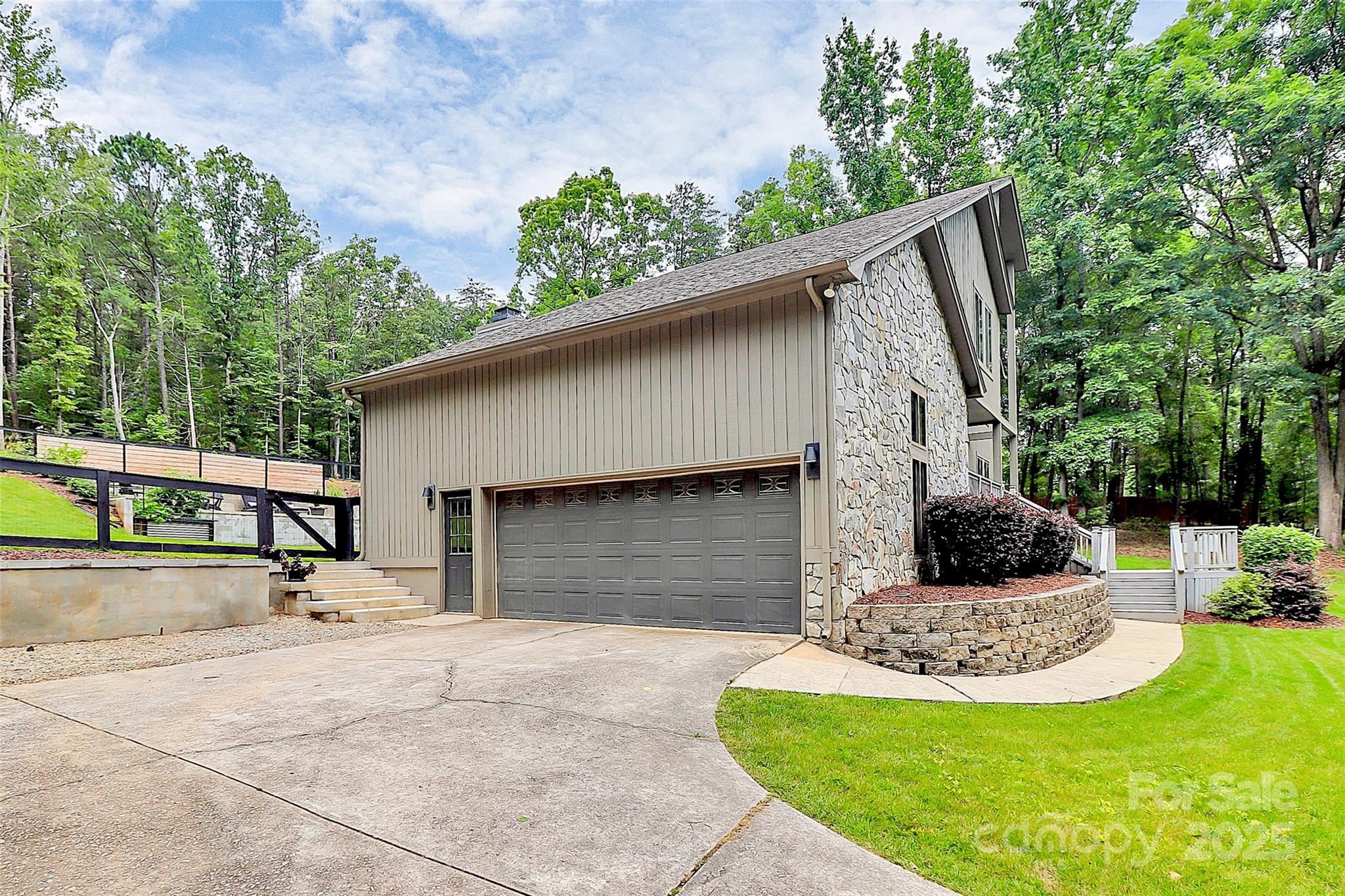 9423 Man O War Road