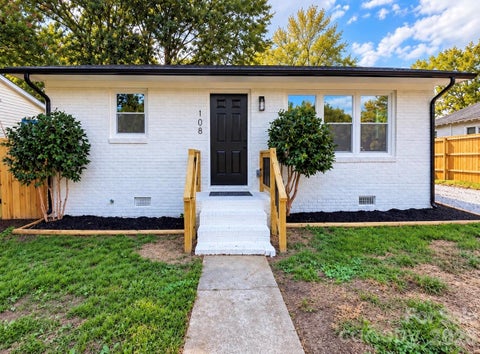 Photo of 108 Willow Lake Road N, Lancaster, SC 29720 (MLS # 4431131)