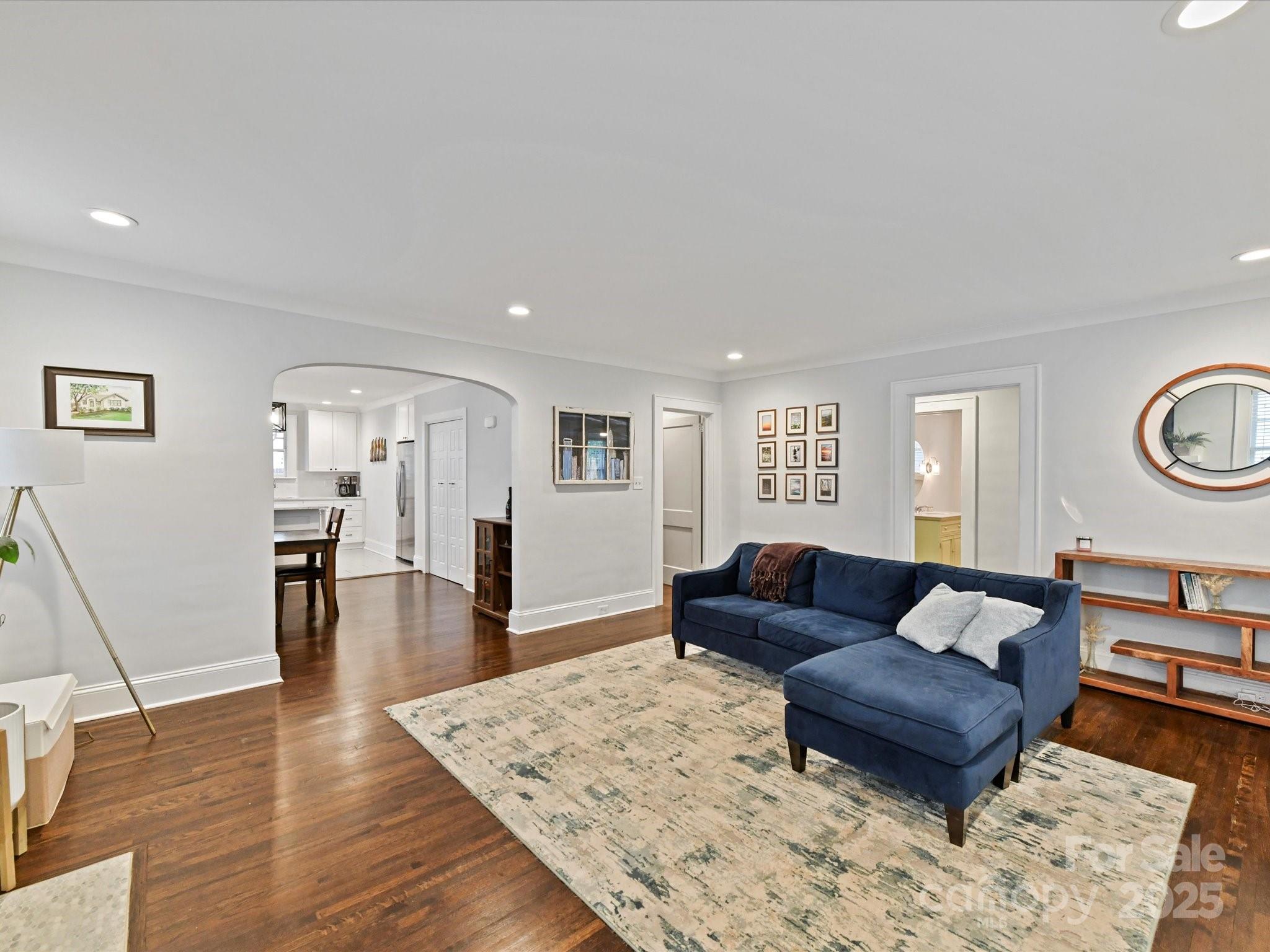 925 E 35th Street