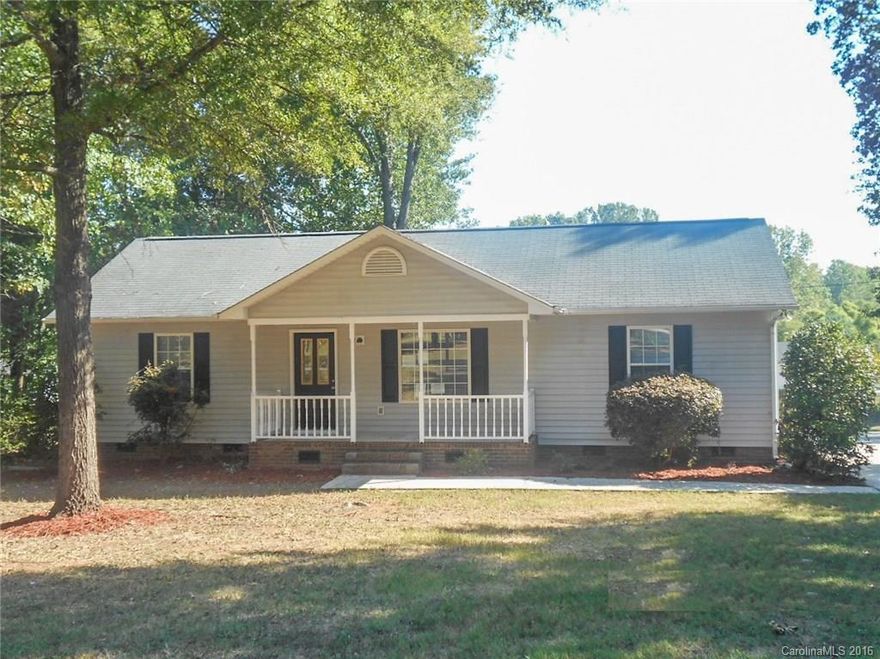 Updated and ready for you to move right in !!  New interior paint, new carpet, new appliances, new back deck, new light fixtures inside and outside and more. Covered front porch. Located on the outskirts of the historical town of York with easy access to restaurants, shops. Large shade trees in the front yard and other landscaping. Large back yard.  Vaulted living room ceiling. Bright and open floor plan. 
Come see. You will fall in love.