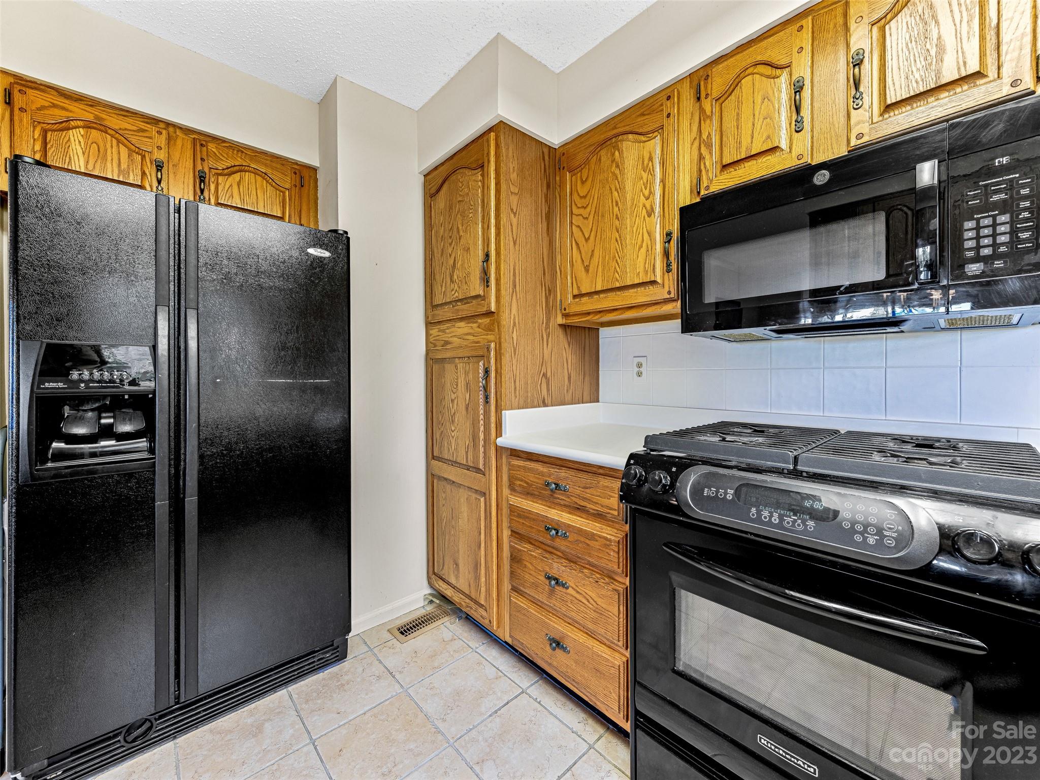 Fleetwood Plaza - Residential